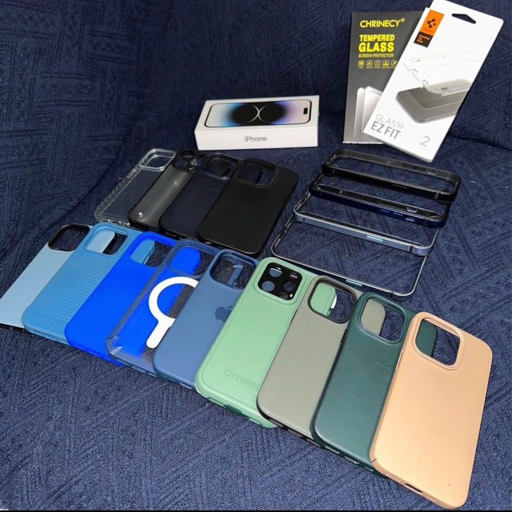 AT&T IPhone 14 Pro - 512gb - Space Black. Like new condition, not unlocked.